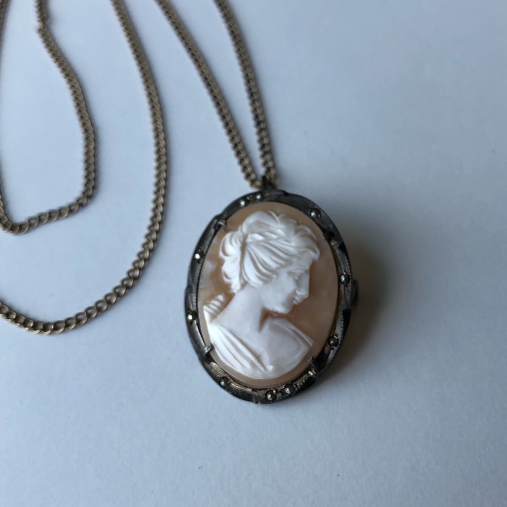 Vintage Cameo Pin / Brooch Necklace